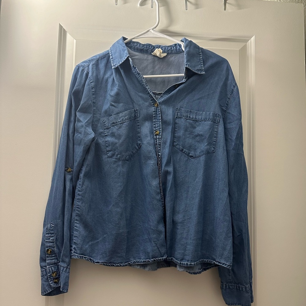 Francesca’s denim button down size S
